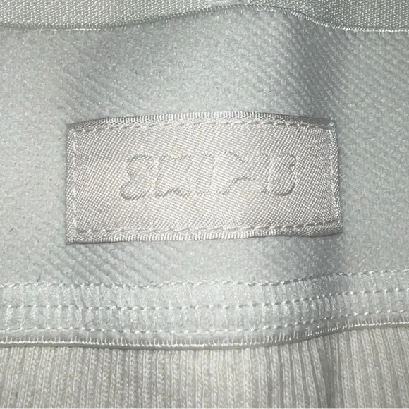 SKIMS COTTON RIB BOXER | COLOR: BONE | NEW/NWT!! 🤎🤎 - Picture 9 of 12